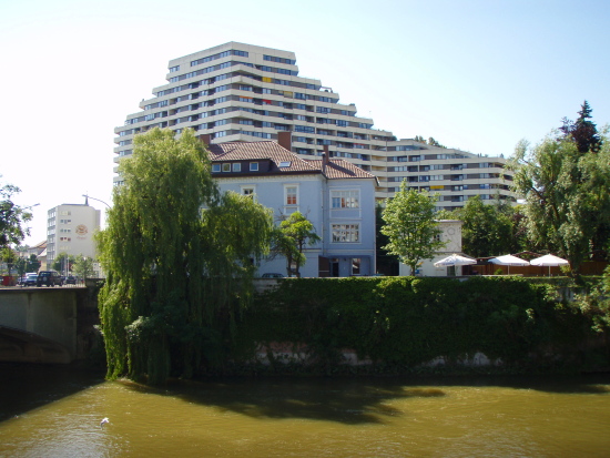 Donau Center in Neu-Ulm - moderne Architektur als Gegensatz zum historischen Ulm